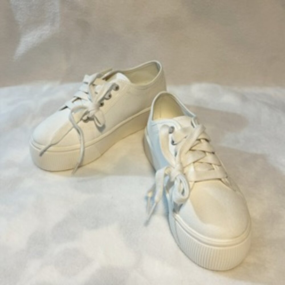 SO® Compelling Women's Platform Sneakers Sz 5 NEW
